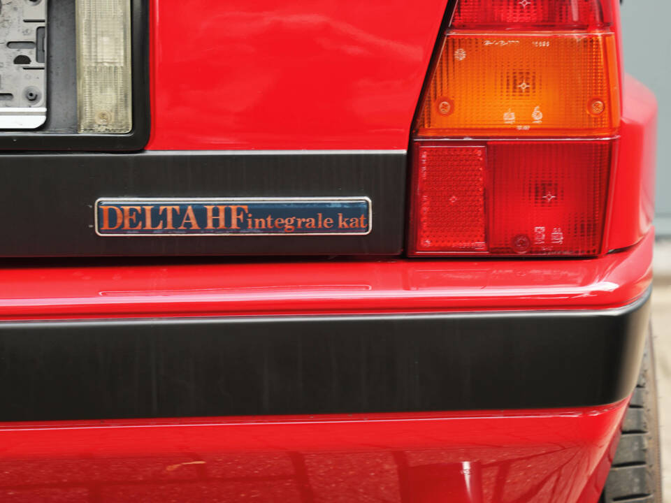 Image 21/41 of Lancia Delta HF Integrale (1989)