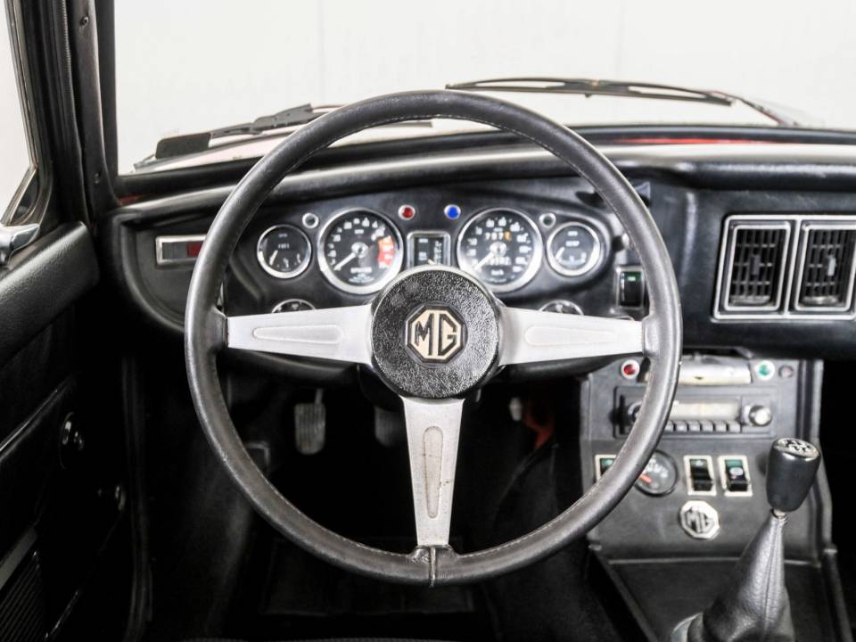 Image 6/50 de MG MGB GT (1975)