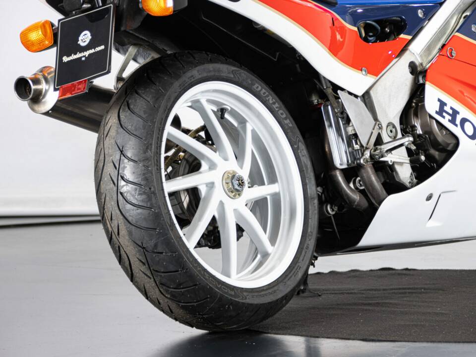 Immagine 9/48 di Honda VFR 750R RC 30 (1988)