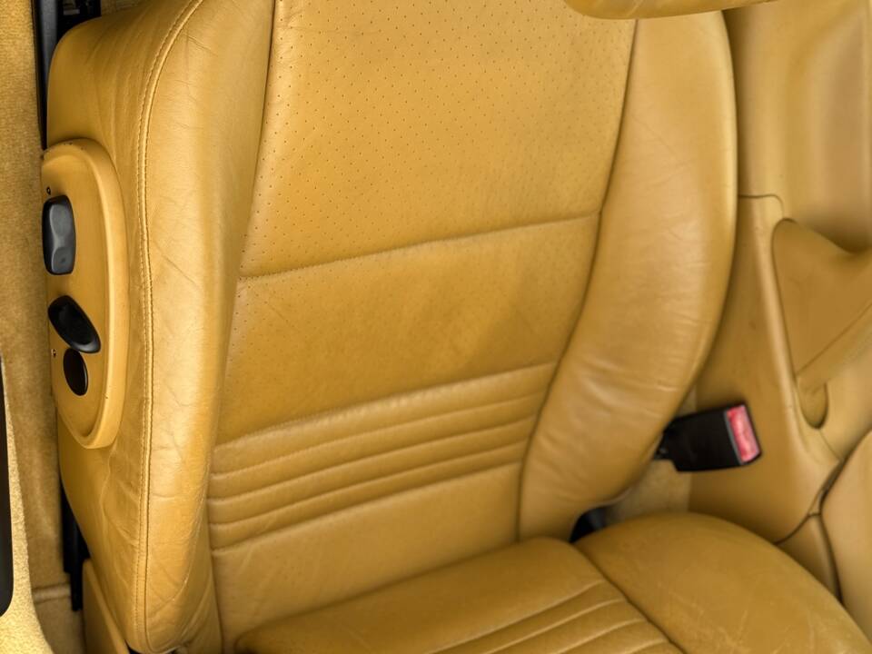 Image 28/42 de Porsche 911 Carrera 4S (2003)