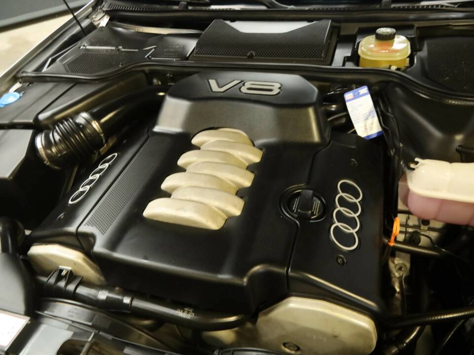 Immagine 46/50 di Audi A8 4.2 quattro (1995)
