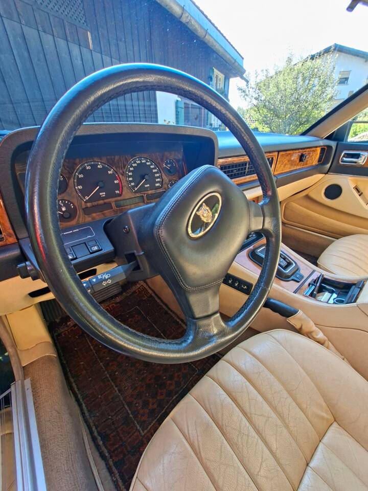 Imagen 4/5 de Jaguar XJ 40 4.0 (1992)