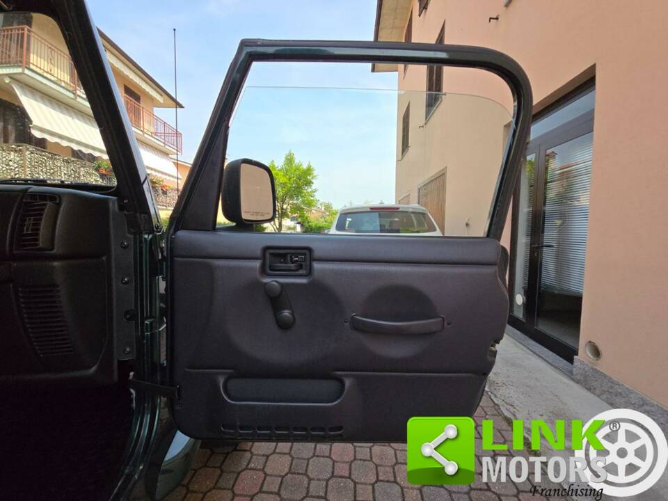 Afbeelding 10/10 van Jeep Wrangler Sahara Hardtop 4.0 (1998)