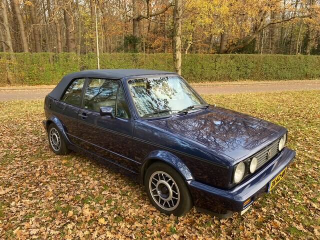 Image 18/24 of Volkswagen Golf I Cabrio GLi 1.8 (1991)
