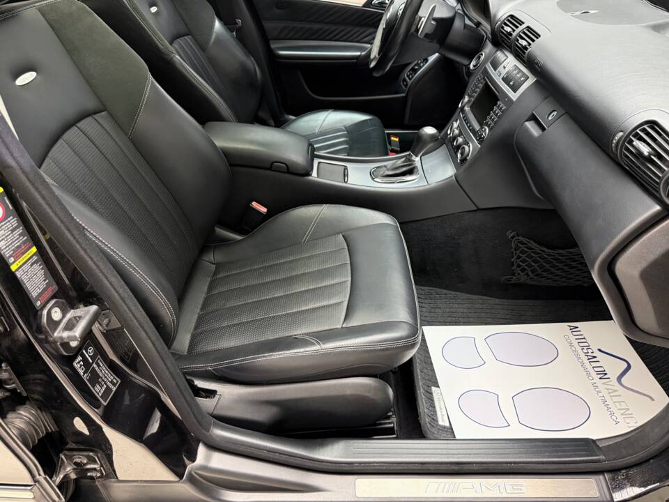 Image 15/27 of Mercedes-Benz C 55 AMG (2005)