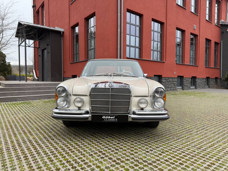 Image 2/44 of Mercedes-Benz 280 SEL 3,5 (1971)