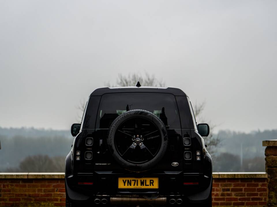 Image 40/50 of Land Rover Defender 110 V8 &quot;Bond Edition&quot; (2021)