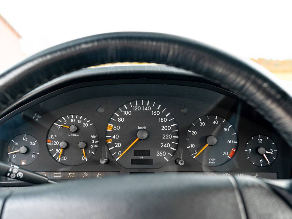 Image 38/47 of Mercedes-Benz SL 280 (1996)