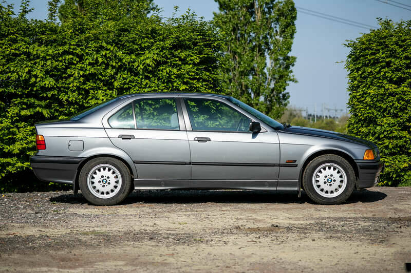 Image 5/50 of BMW 325i (1991)