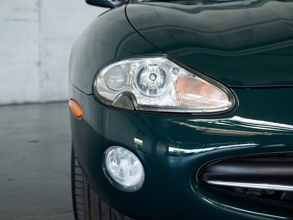 Bild 6/50 von Jaguar XK8 4.0 (2002)