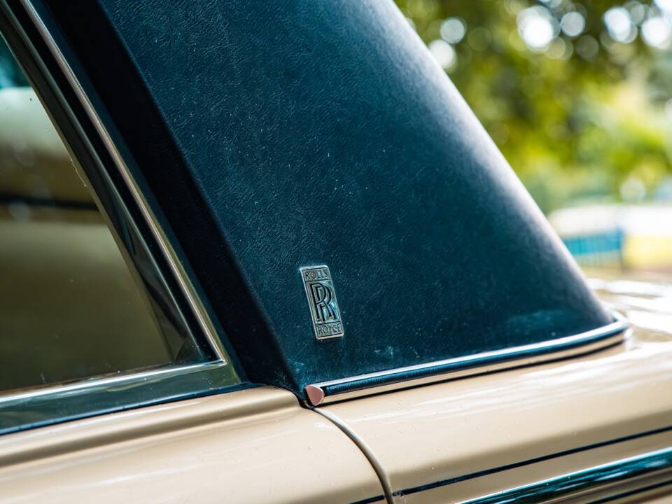 Image 22/36 de Rolls-Royce Silver Shadow II (1980)