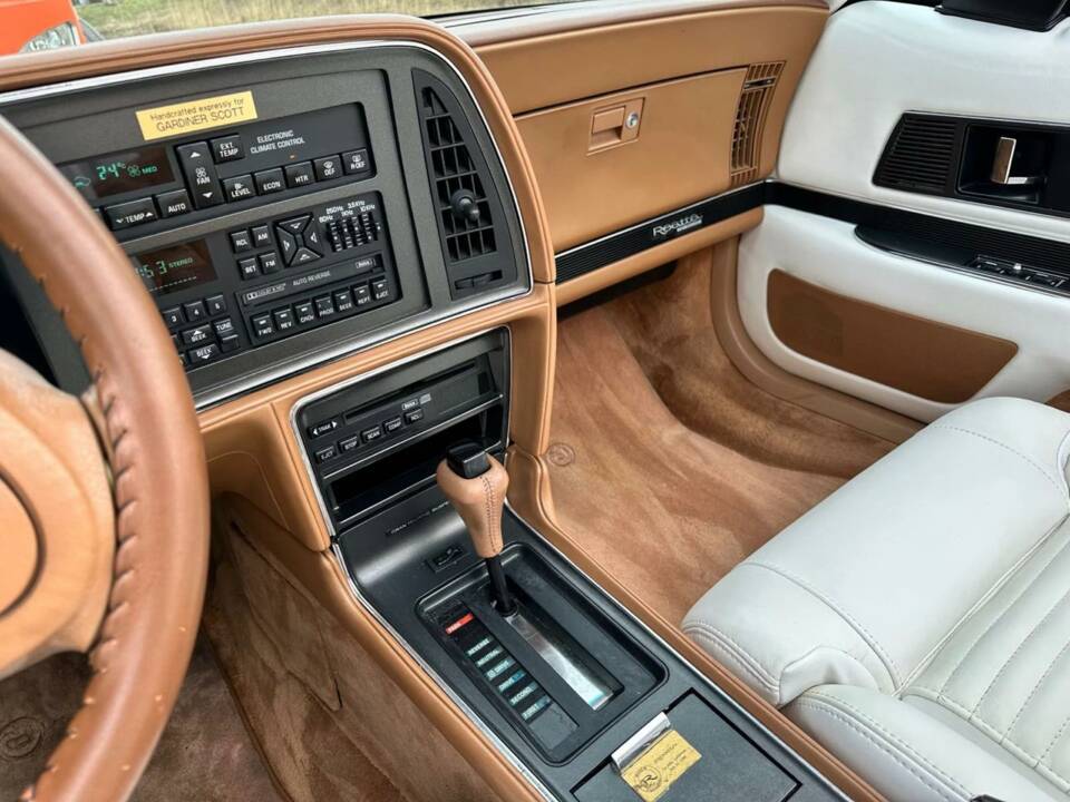 Image 5/5 of Buick Reatta (1991)