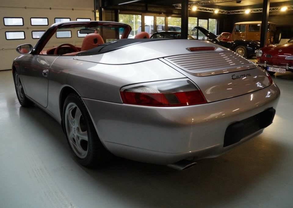 Immagine 44/50 di Porsche 911 Carrera 4 (2001)