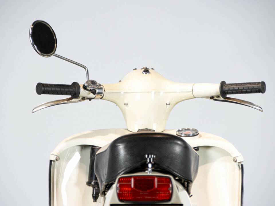 Image 17/50 de Moto Guzzi Galletto (1962)