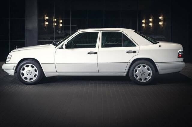 Image 5/15 of Mercedes-Benz E 420 (1995)