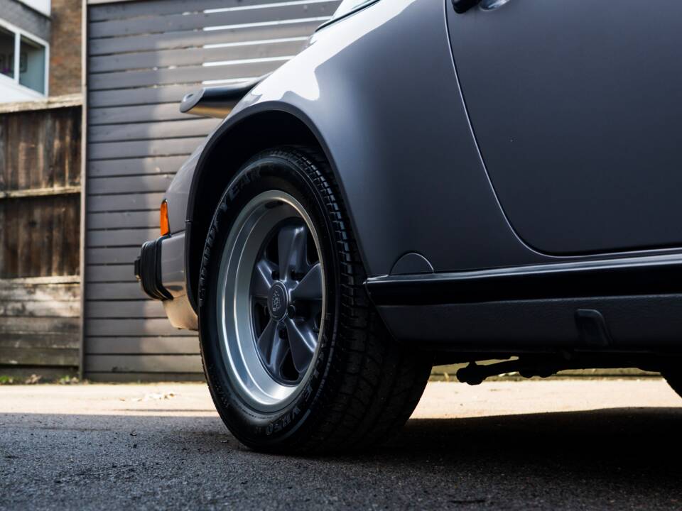 Bild 46/58 von Porsche 911 Carrera 3.2 (WTL) (1988)