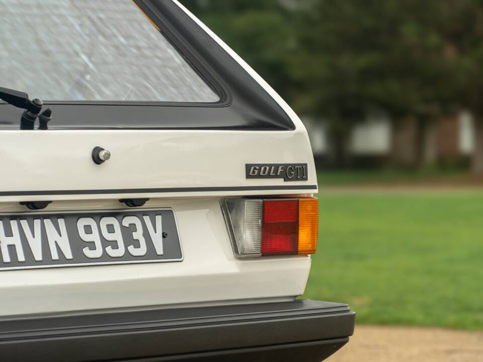Image 21/40 of Volkswagen Golf I GTI 1.6 (1980)