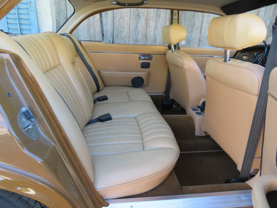 Bild 9/20 von Jaguar XJ 6 L 4.2 (1979)