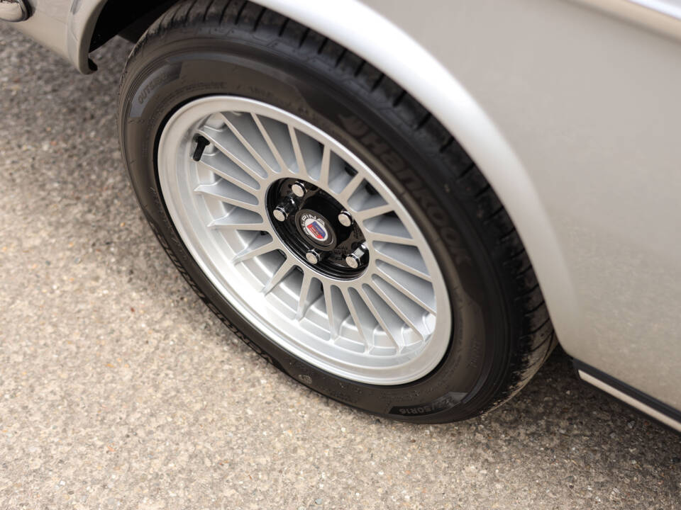 Image 52/95 of BMW 3.0 CSi (1975)