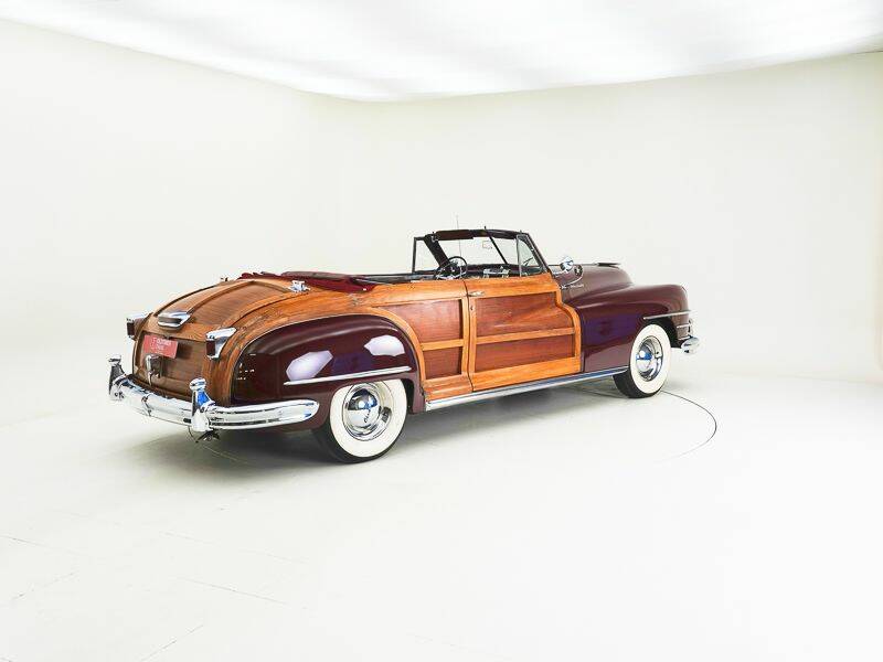 Image 2/15 of Chrysler Windsor Town &amp; Country (1947)