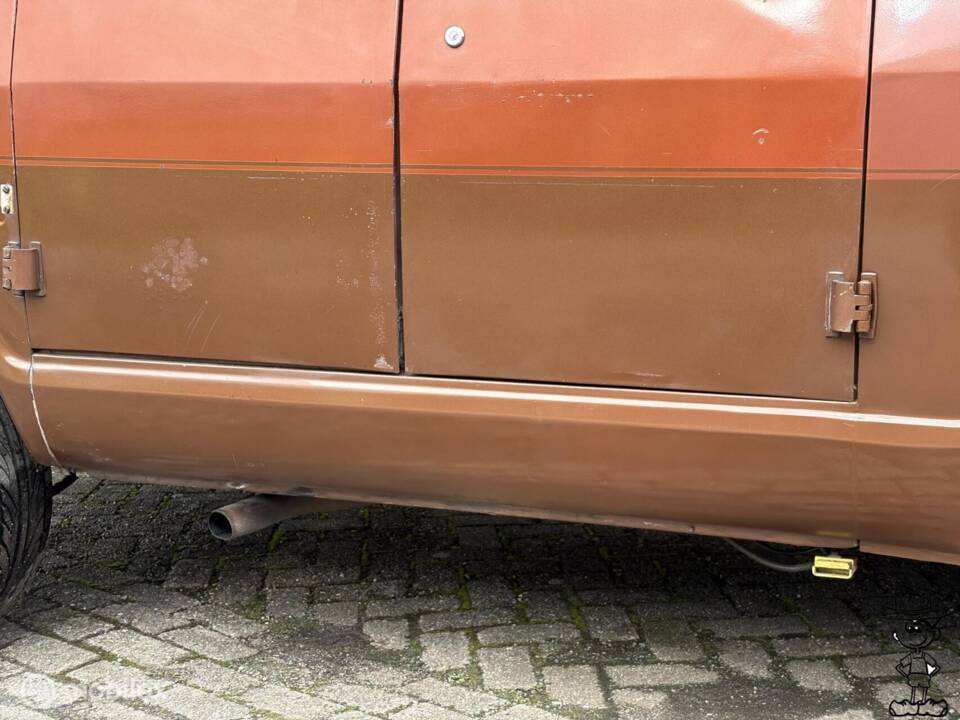 Image 24/50 of Chevrolet G-10 Van (1965)