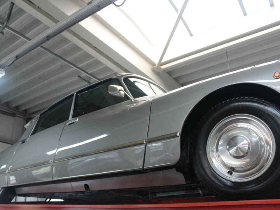 Image 7/50 of Citroën DS 19 Pallas (1972)