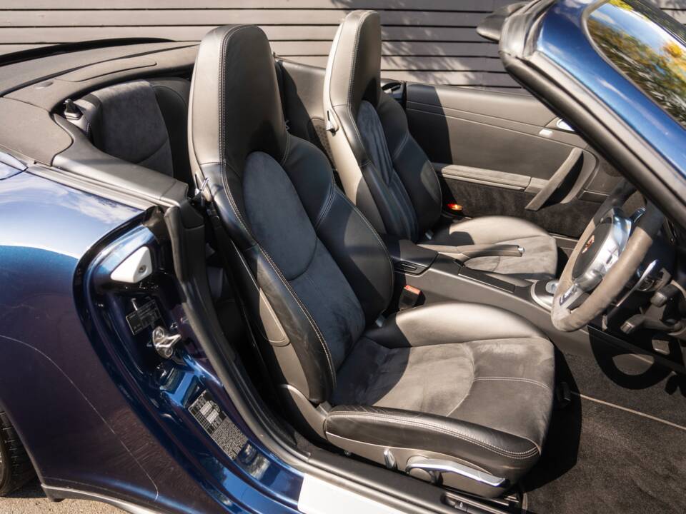 Image 29/54 of Porsche 911 Carrera GTS (2011)