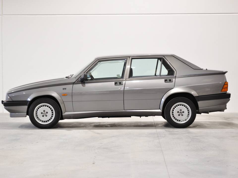Bild 7/34 von Alfa Romeo 75 2.0 Twin Spark (1988)