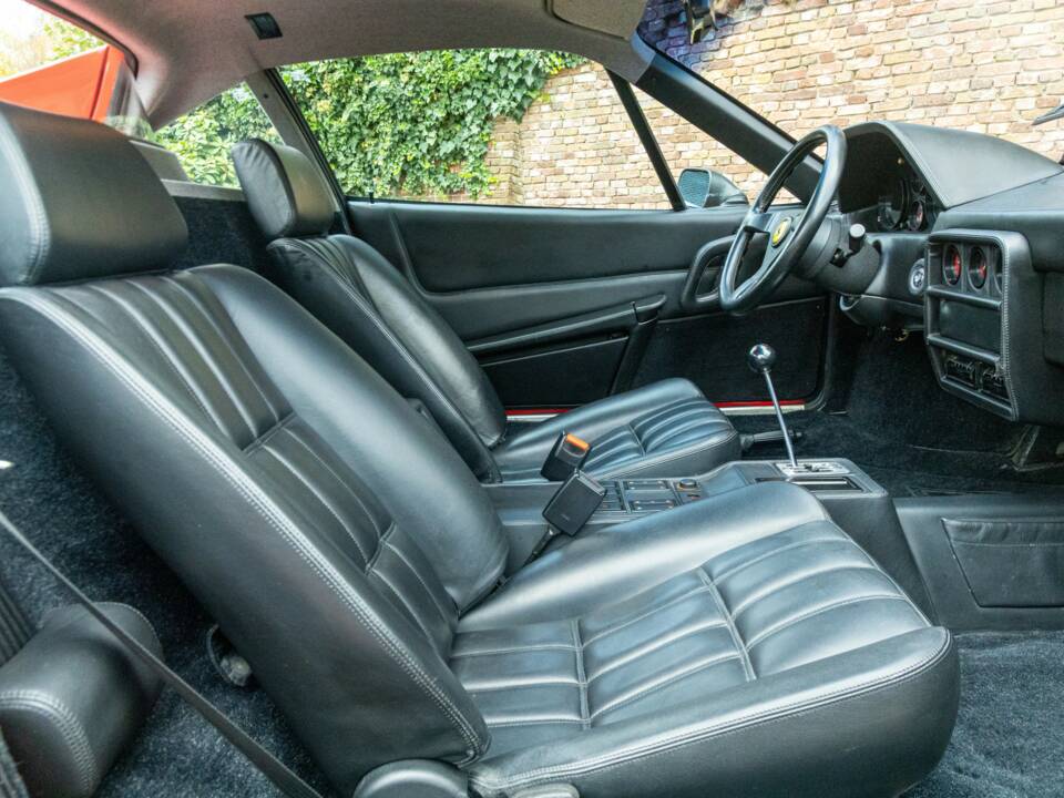Image 32/50 of Ferrari 328 GTB (1989)