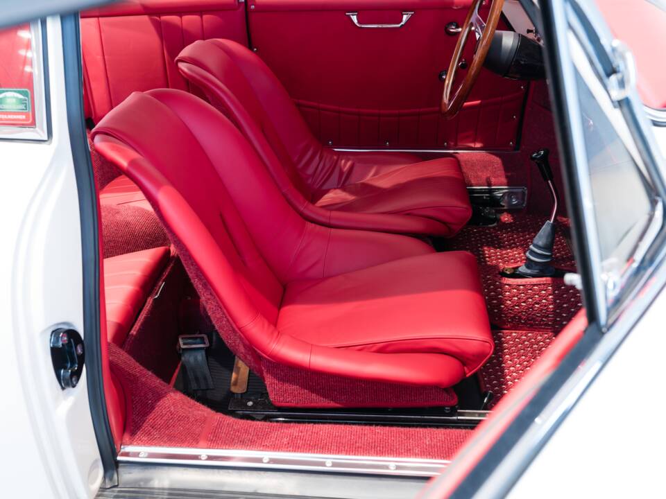 Image 22/42 of Porsche 356 C Carrera 2/2000 GS (1963)