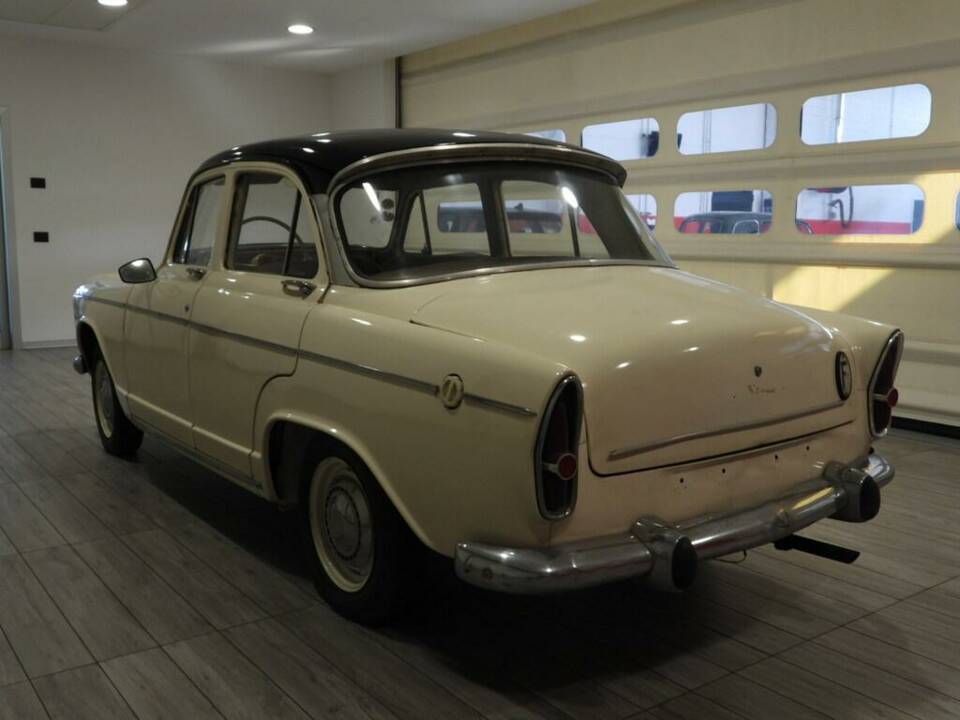 Image 4/15 of SIMCA Aronde P 60 Monthléry Spéciale (1961)