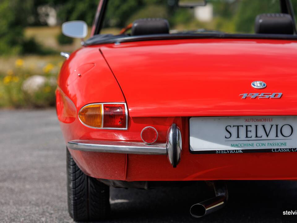 Image 25/44 of Alfa Romeo 1750 Spider Veloce (1969)