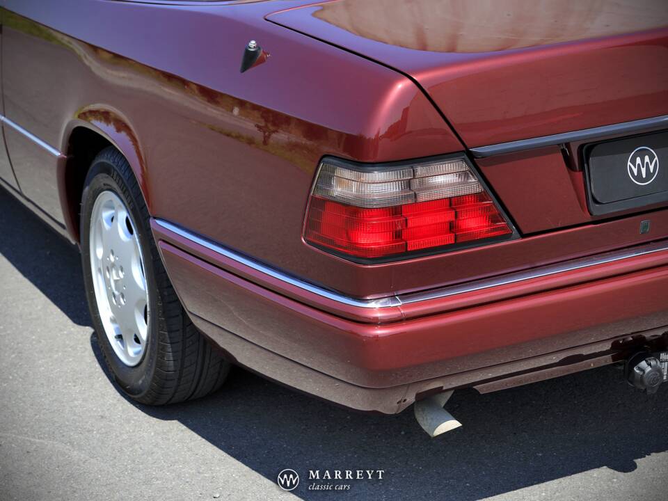 Bild 8/79 von Mercedes-Benz E 220 (1996)