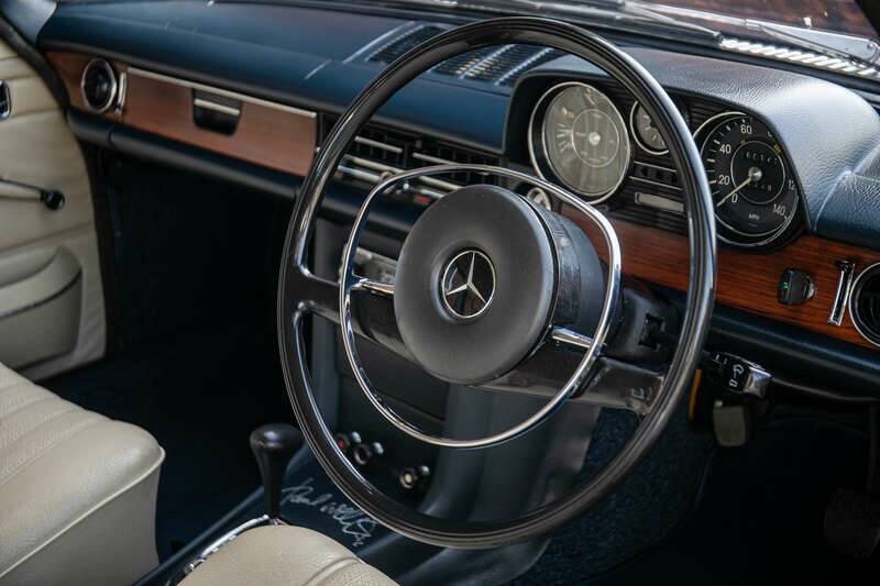 Image 9/50 of Mercedes-Benz 250 (1972)