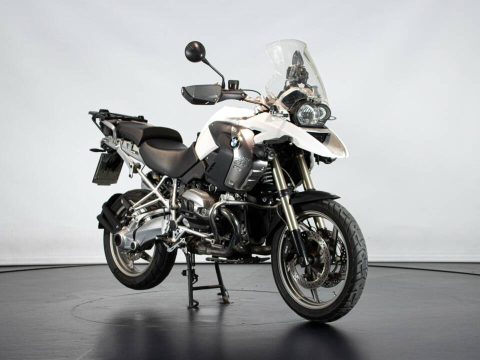 Image 5/50 of BMW DUMMY (2010)