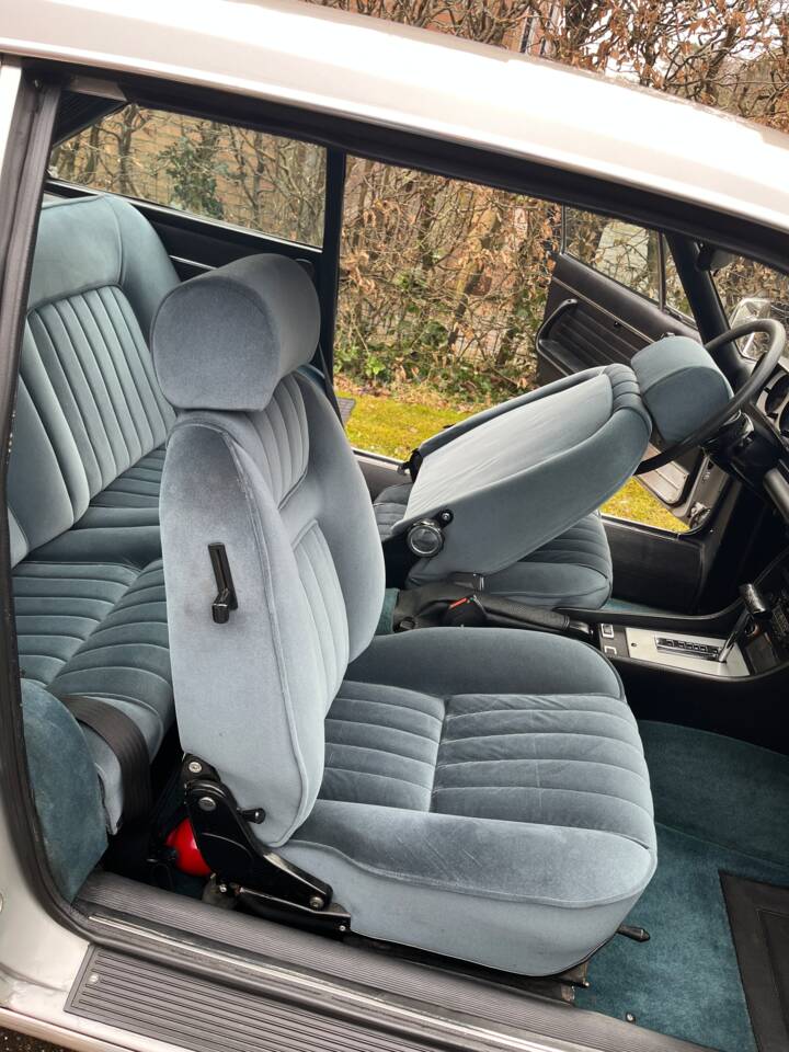 Bild 23/60 von Peugeot 504 V6 Coupe (1975)