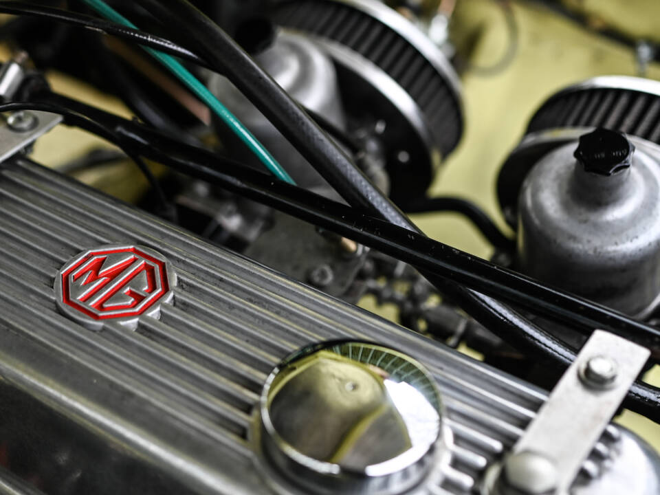 Bild 29/32 von MG MGB (1976)