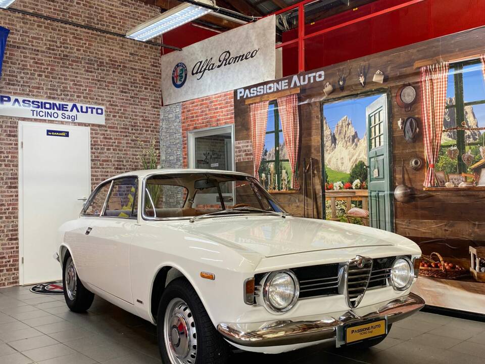 Bild 2/30 von Alfa Romeo Giulia 1600 Sprint GT Veloce (1966)