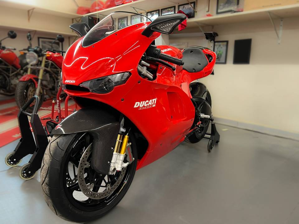 Image 2/5 of Ducati DUMMY (2008)