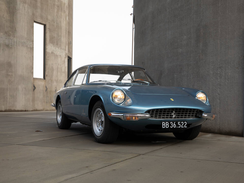 Image 34/40 of Ferrari 365 GT 2+2 (1969)