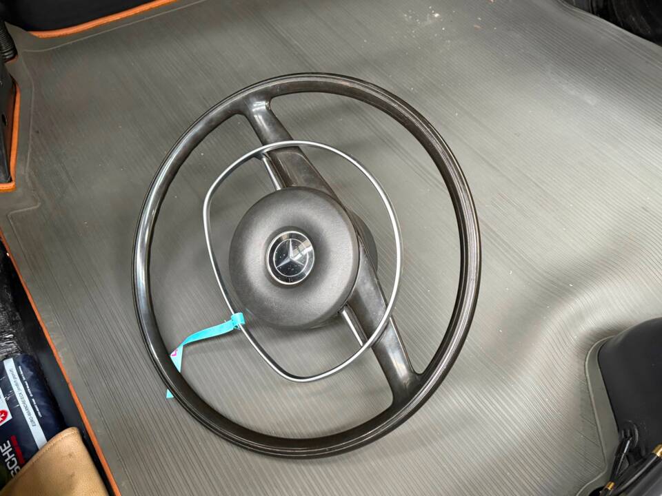 Image 12/39 of Mercedes-Benz 300 SEL 6.3 (1970)