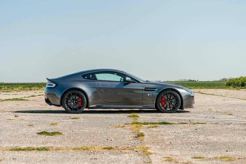 Image 5/50 de Aston Martin V12 Vantage S (2016)