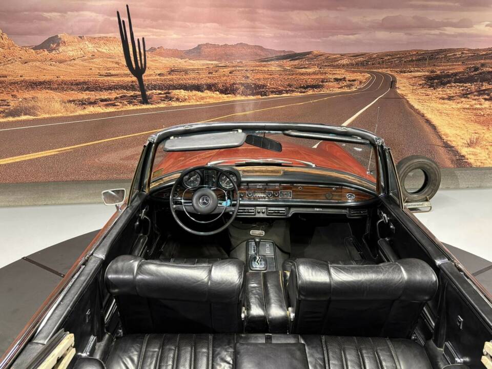Image 31/49 de Mercedes-Benz 280 SE 3,5 (1971)