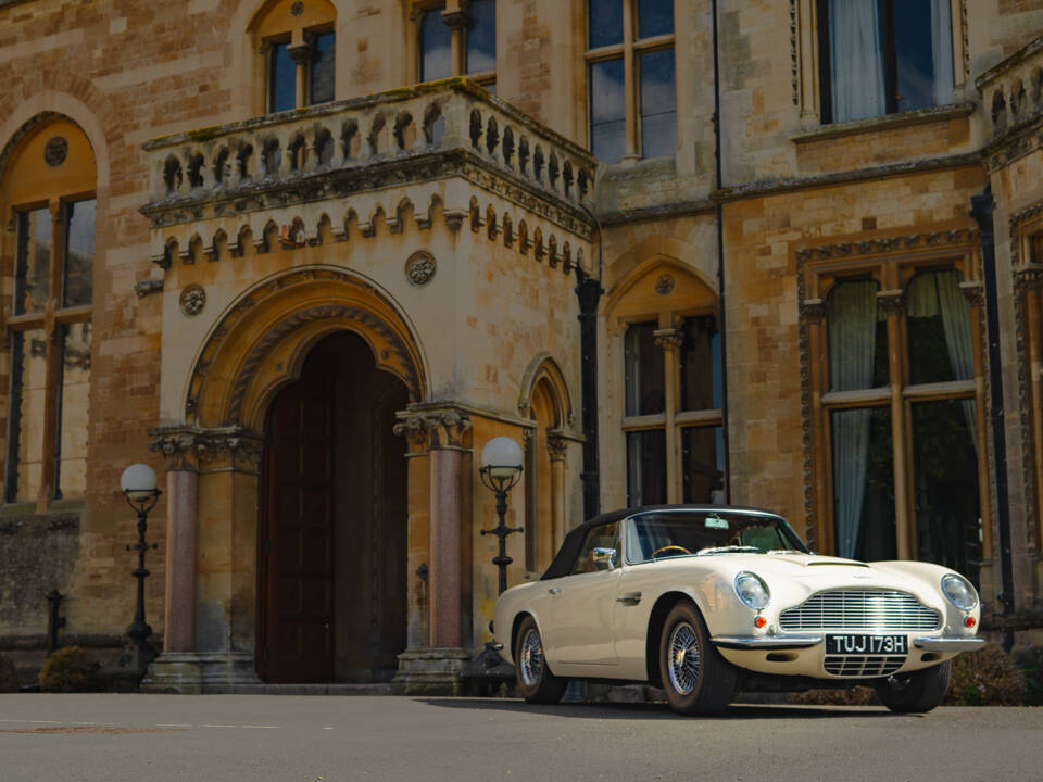 Bild 16/62 von Aston Martin DB 6 Mk II Volante (1970)