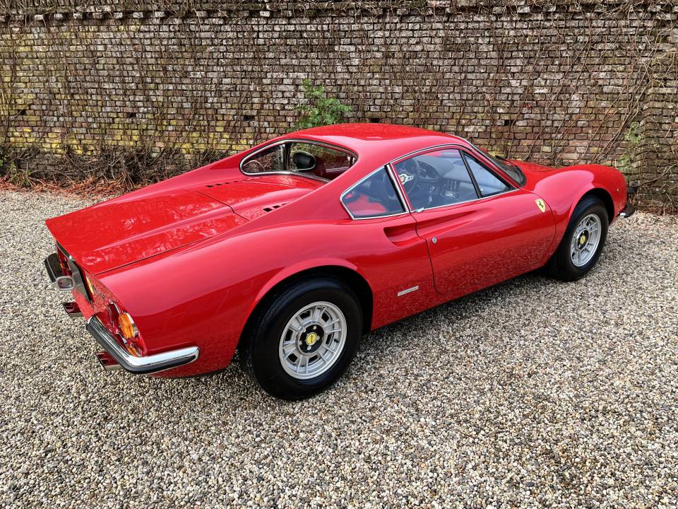 Image 33/50 de Ferrari Dino 246 GT (1971)