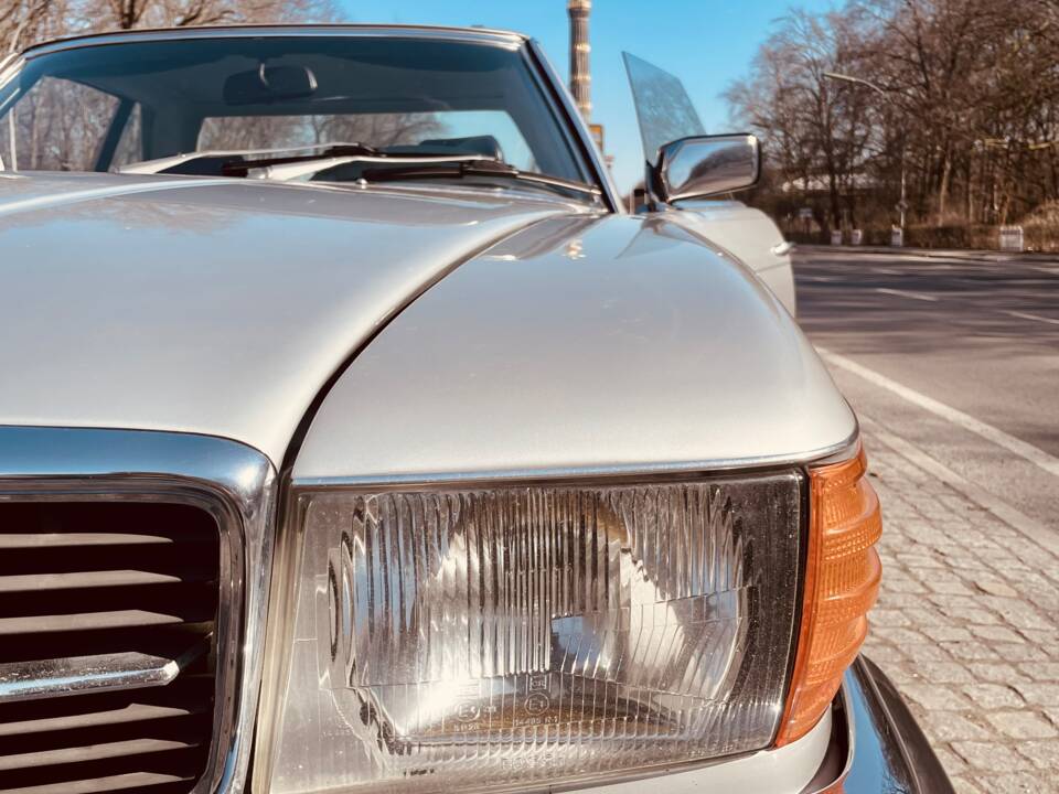 Image 13/22 of Mercedes-Benz 280 SL (1982)