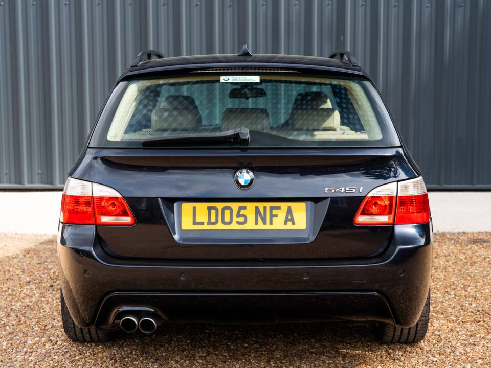 Imagen 13/65 de BMW 545i Touring (2005)