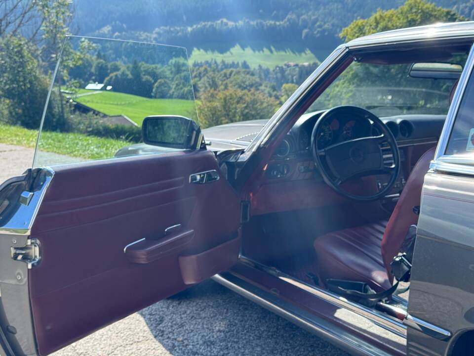 Image 17/26 of Mercedes-Benz 560 SL (1988)