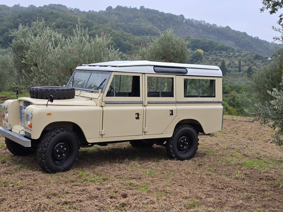 Image 4/22 of Land Rover 109 (1977)