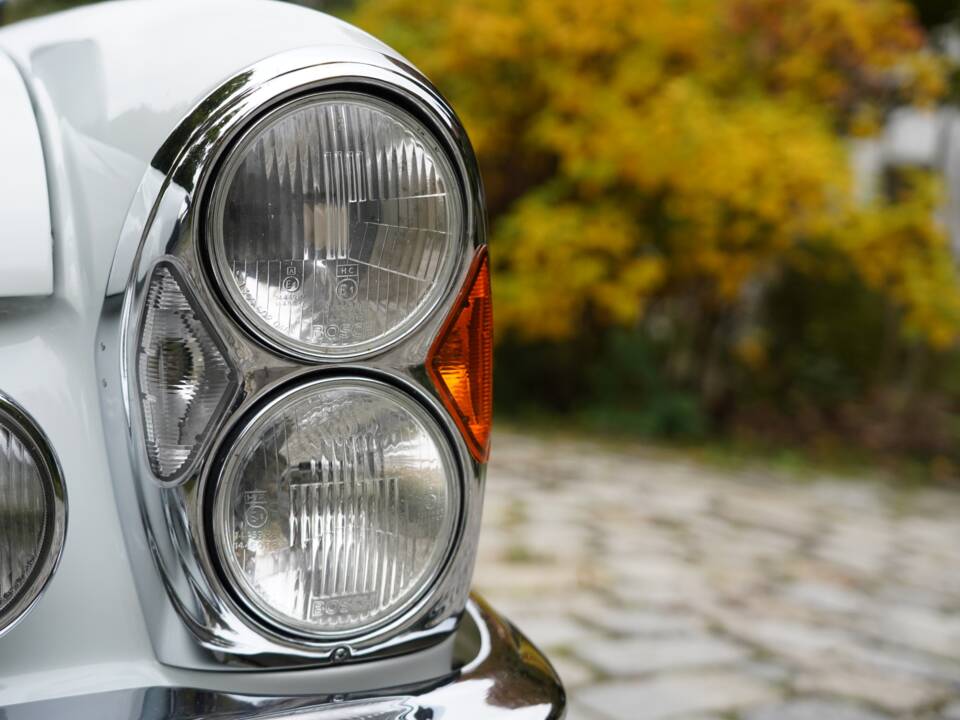 Image 13/15 of Mercedes-Benz 280 SE 3,5 (1971)